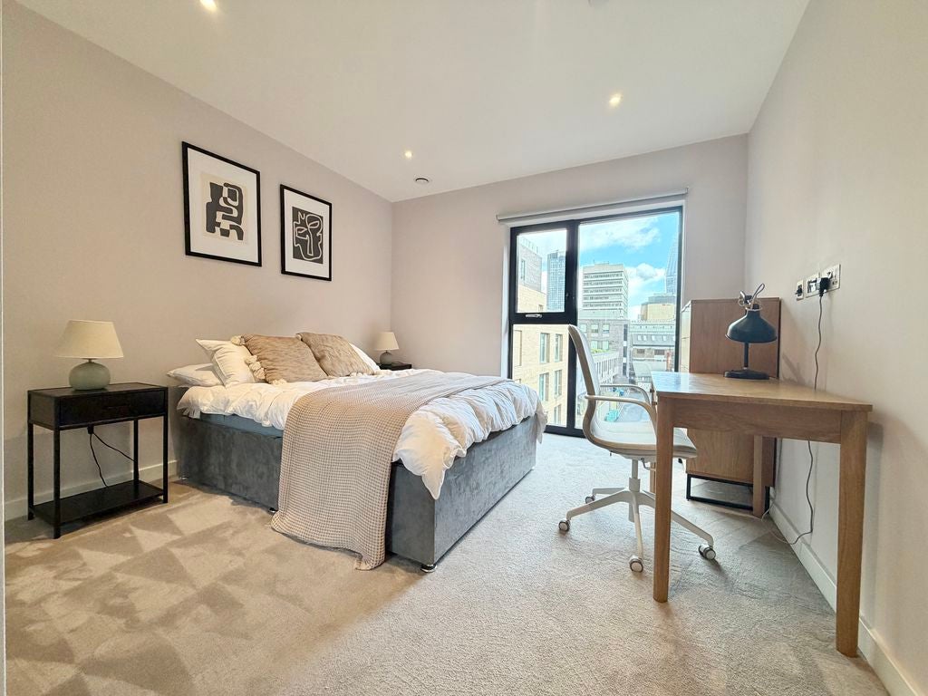 Flat Blackfriars Road in Greater London
