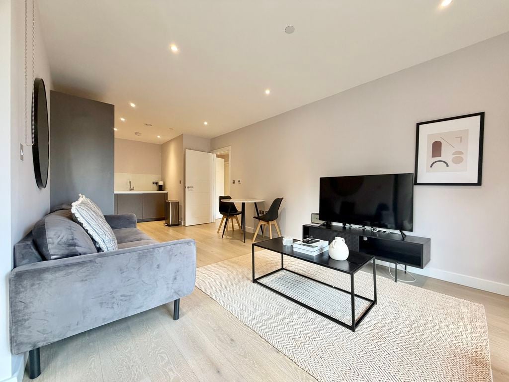 Flat Blackfriars Road in Greater London