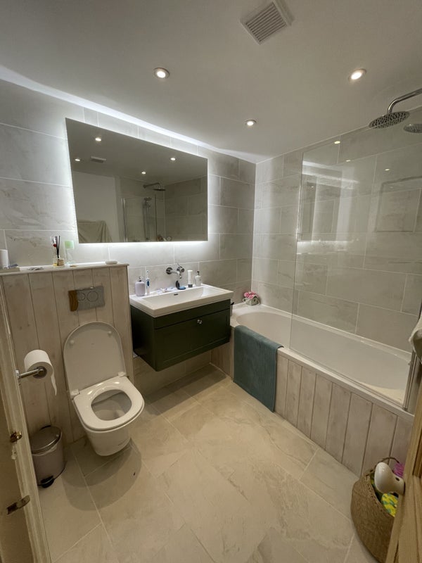 Room Coborn Road in Greater London