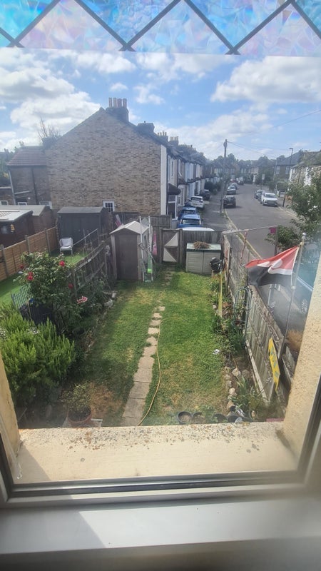 Room Oval Road in Greater London