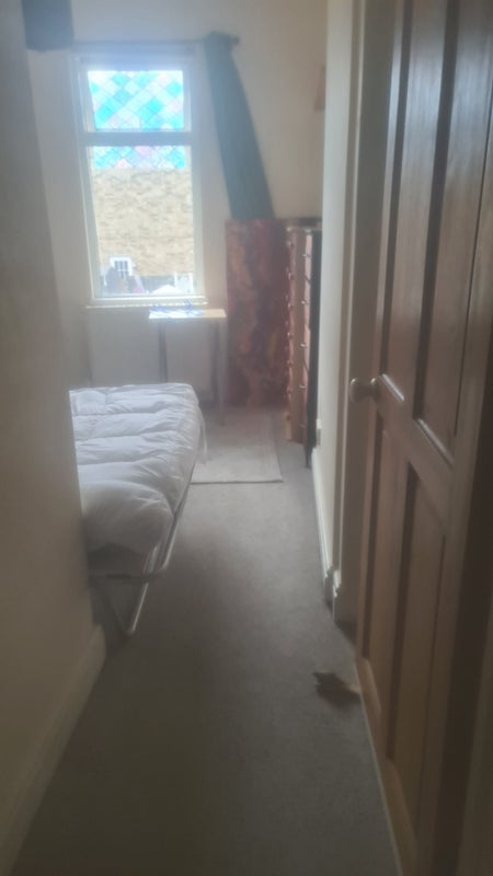 Room Oval Road in Greater London