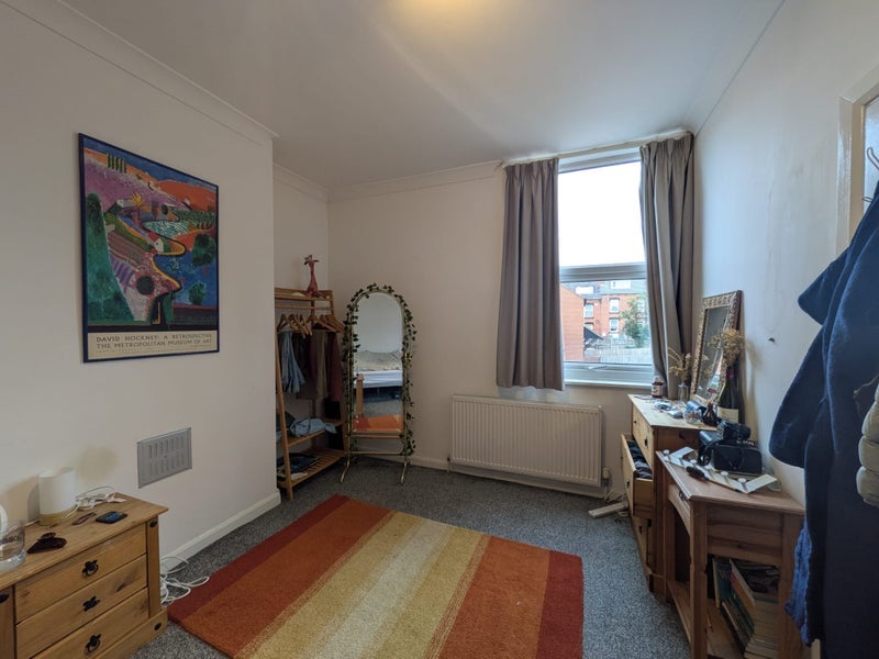 Room Cross Quarry Street in Leeds
