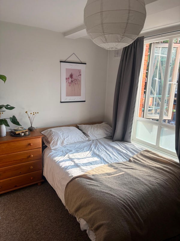 Room Wrights Green in Greater London
