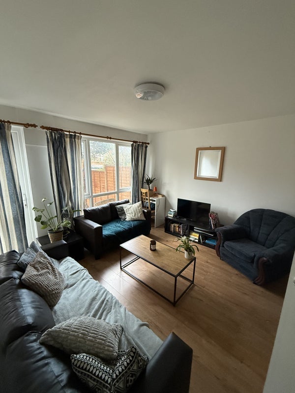 Room Wrights Green in Greater London