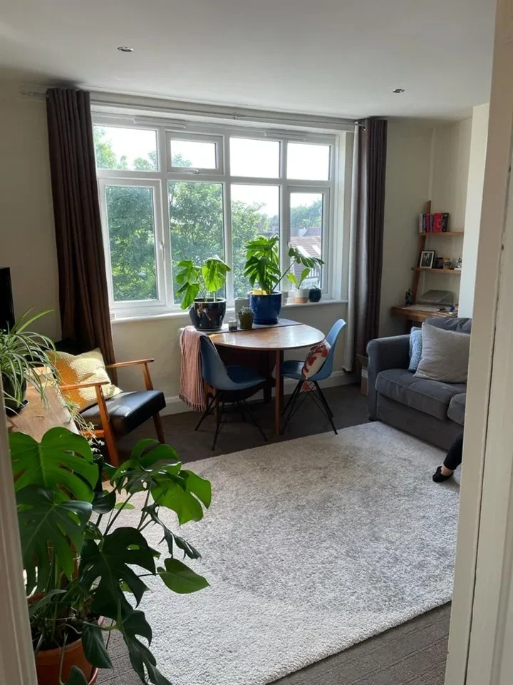 Flat Trinity Crescent in Greater London