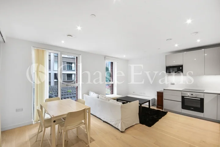 Flat Sayer Street in Greater London