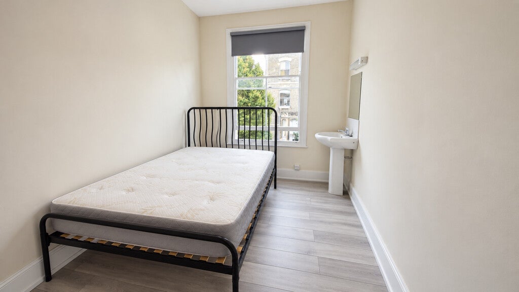 Room Hills Road in Cambridge