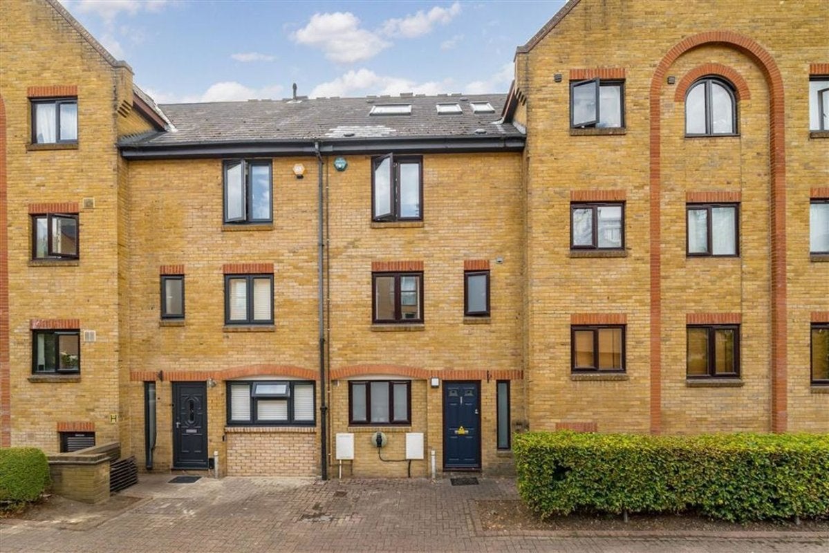 House Kennet Street in Greater London