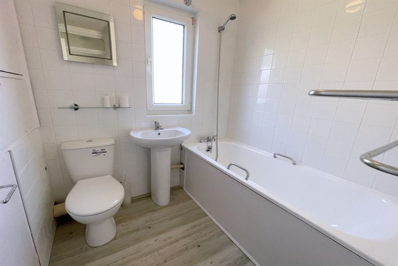 Flat Balcombe Road in Peacehaven