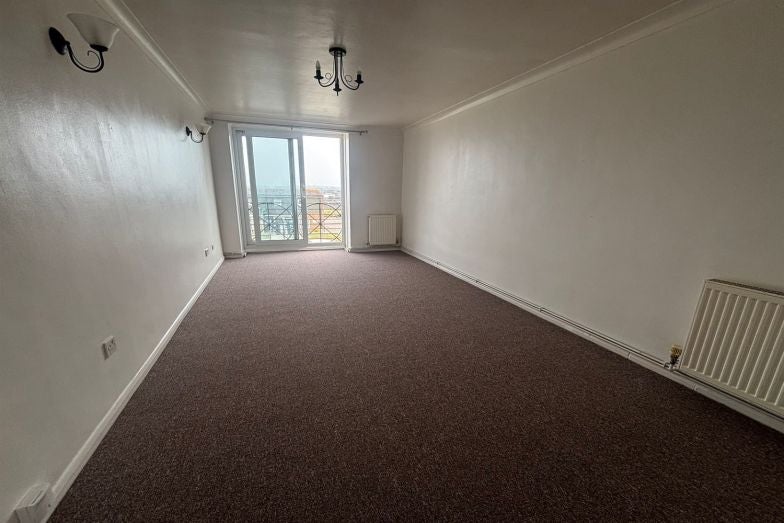 Flat Balcombe Road in Peacehaven