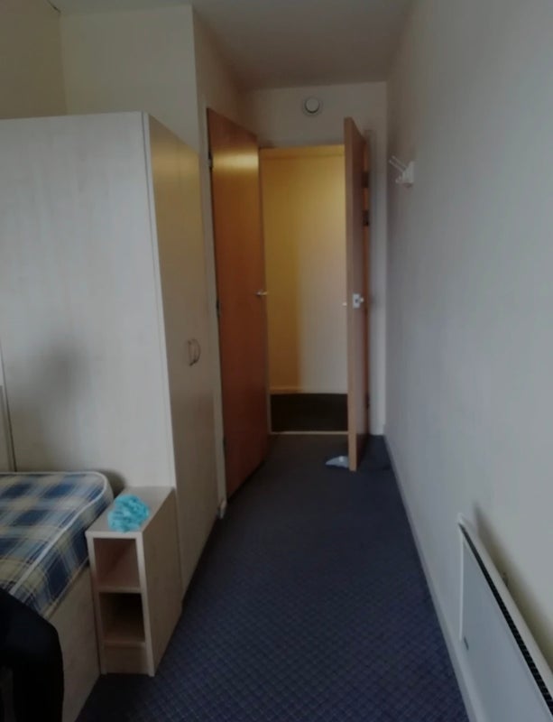 Room Eastern Avenue in Cardiff
