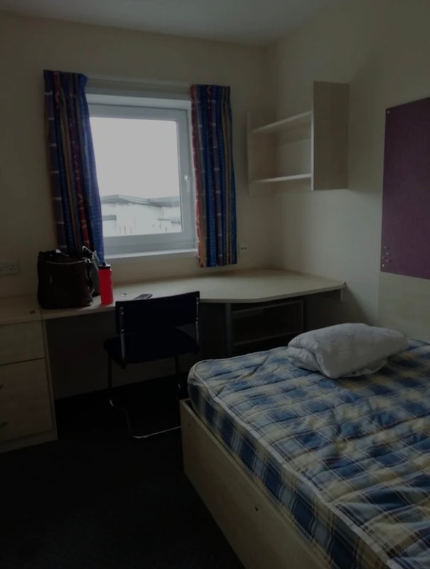 Room Eastern Avenue in Cardiff