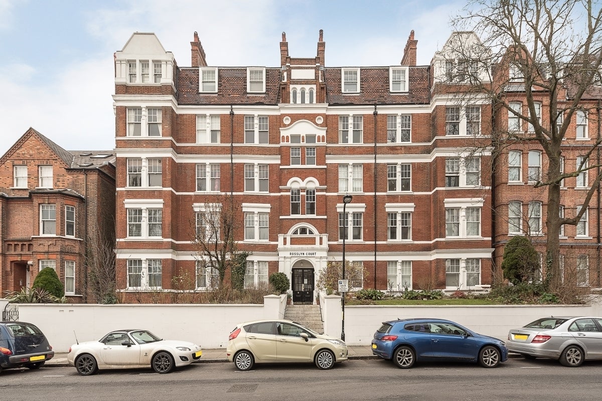 Flat Ornan Road in Greater London