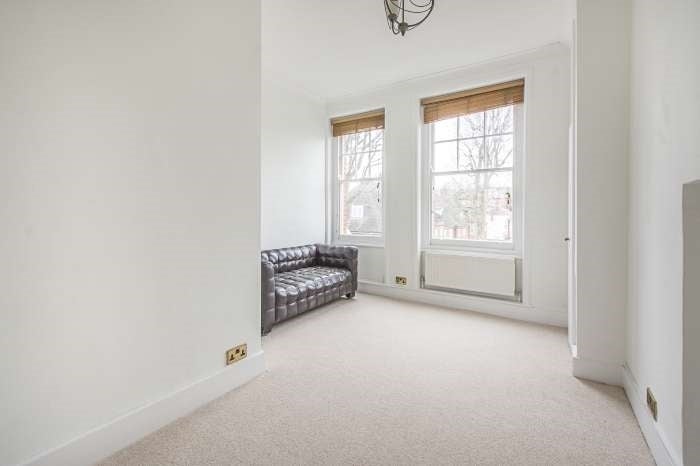 Flat Ornan Road in Greater London