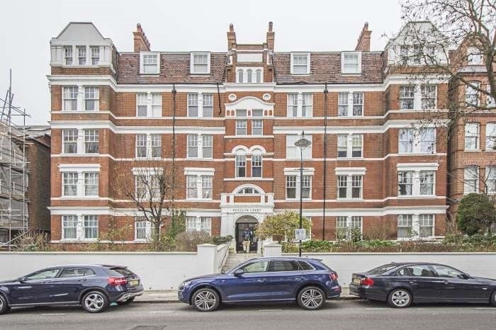 Flat Ornan Road in Greater London