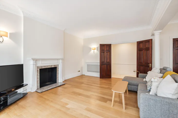 Flat Campden Hill Place in Greater London