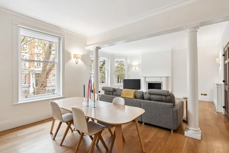 Flat Campden Hill Place in Greater London