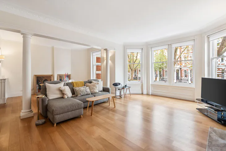 Flat Campden Hill Place in Greater London