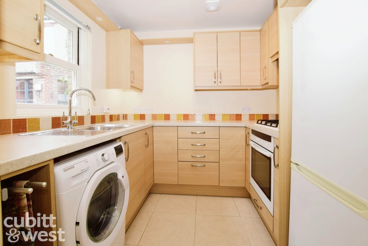 House Wheatcroft Court in Greater London