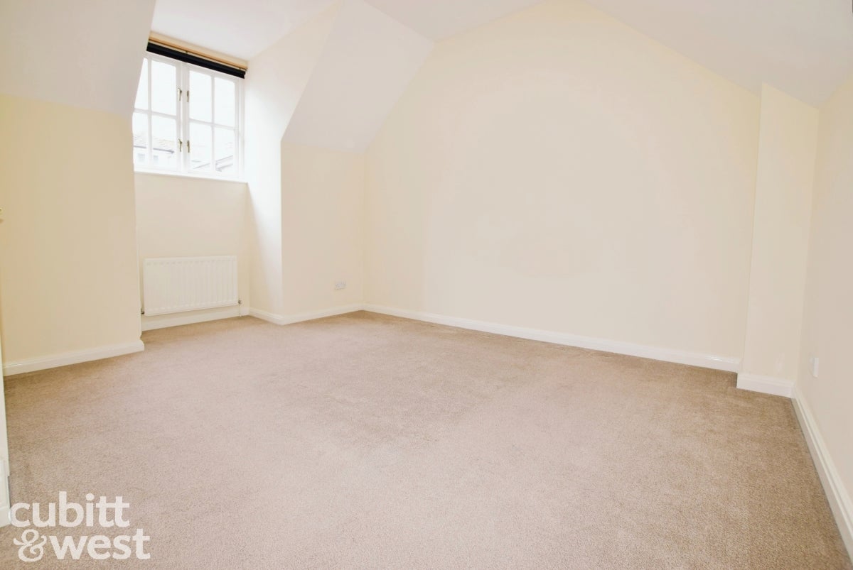 House Wheatcroft Court in Greater London