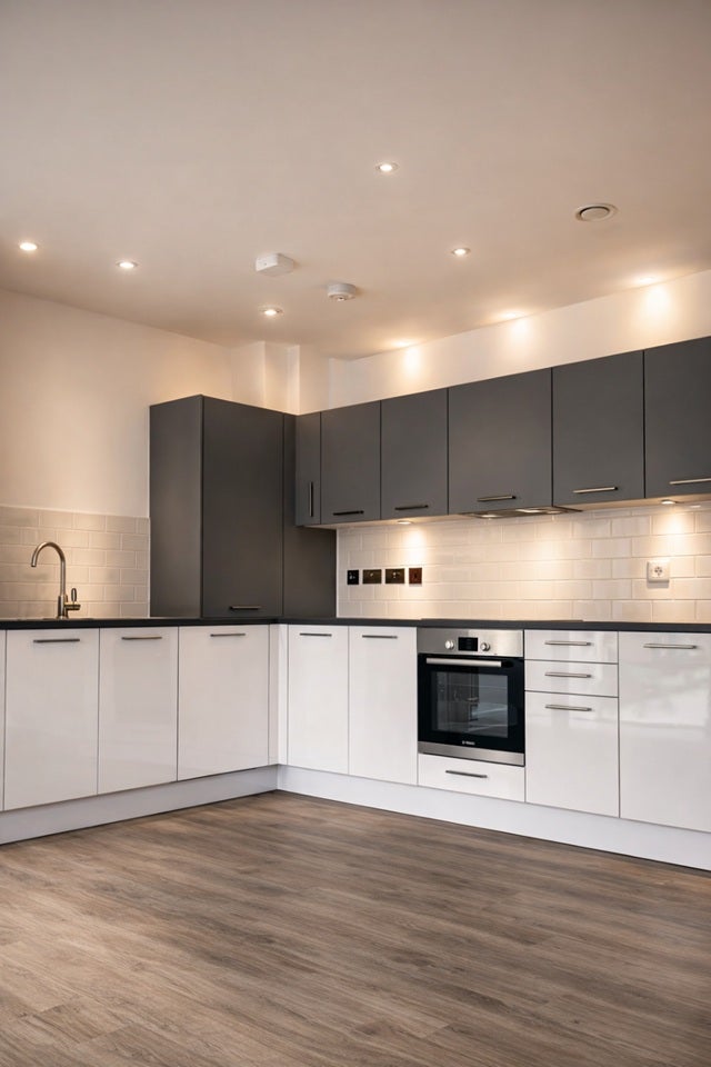 Flat Christchurch Avenue in Greater London