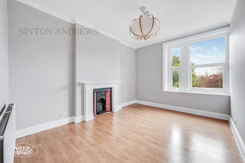 Flat Carlton Road in Greater London