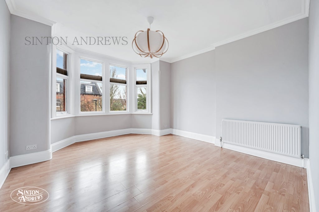 Flat Carlton Road in Greater London