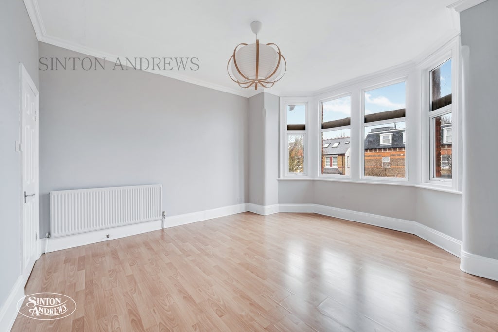 Flat Carlton Road in Greater London