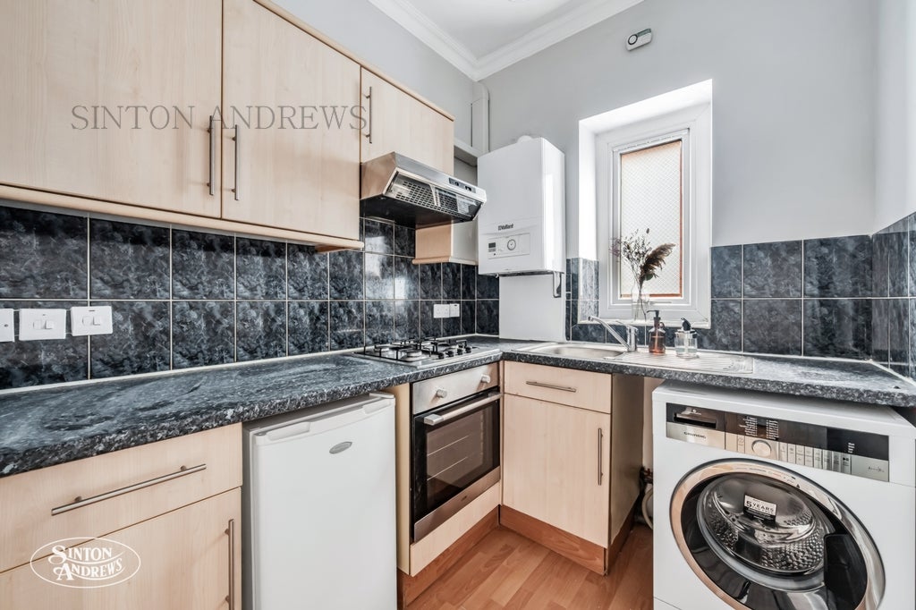 Flat Carlton Road in Greater London