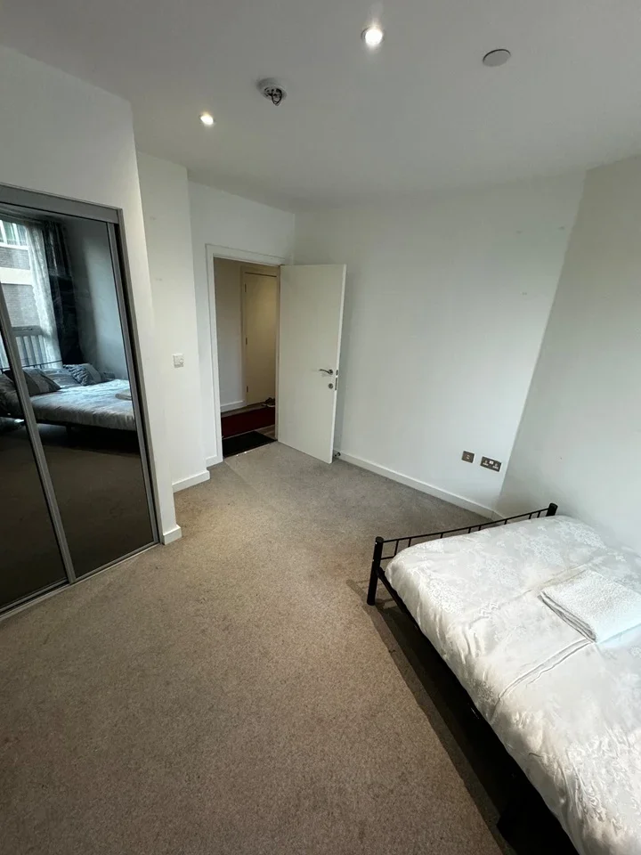 Room Prior Road in Greater London