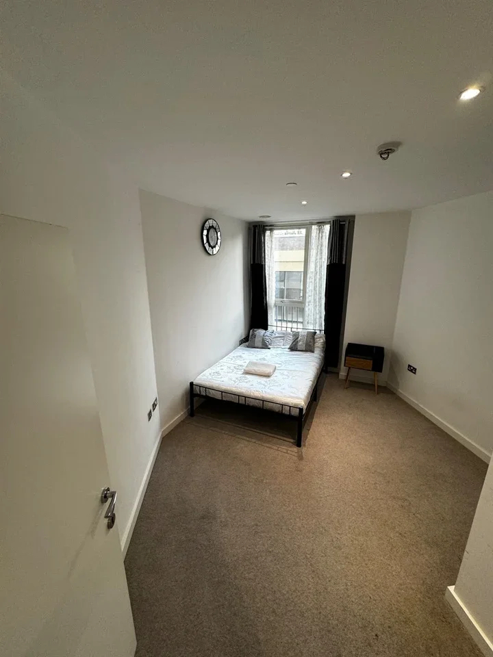 Room Prior Road in Greater London