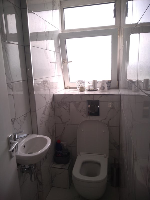 Room Strathan Close in Greater London