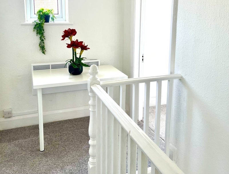 Room Gladstone Road in Greater London