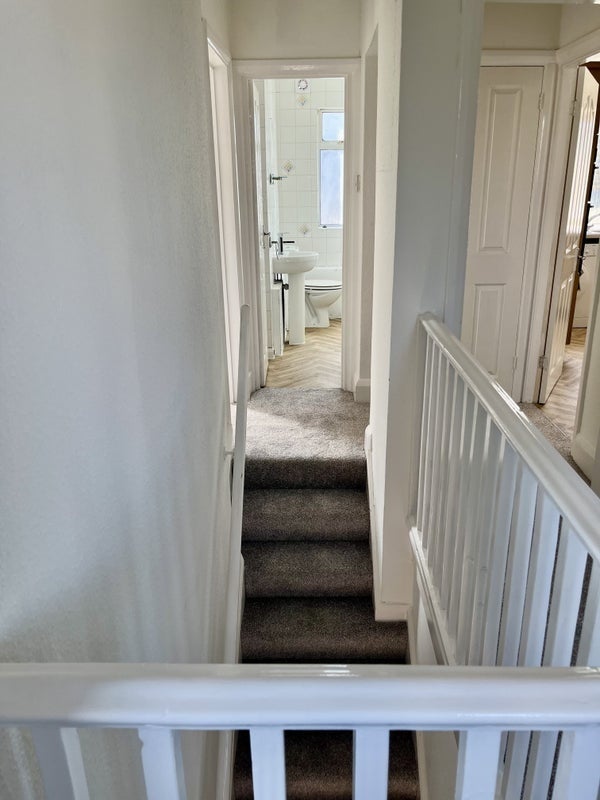 Room Gladstone Road in Greater London