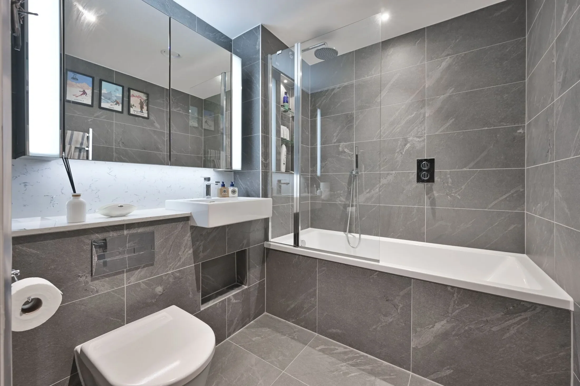 Flat Malthouse Road in Greater London