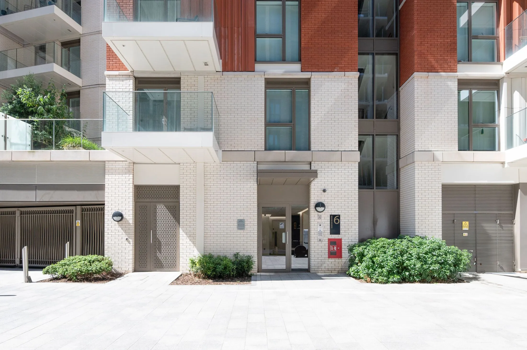 Flat Malthouse Road in Greater London