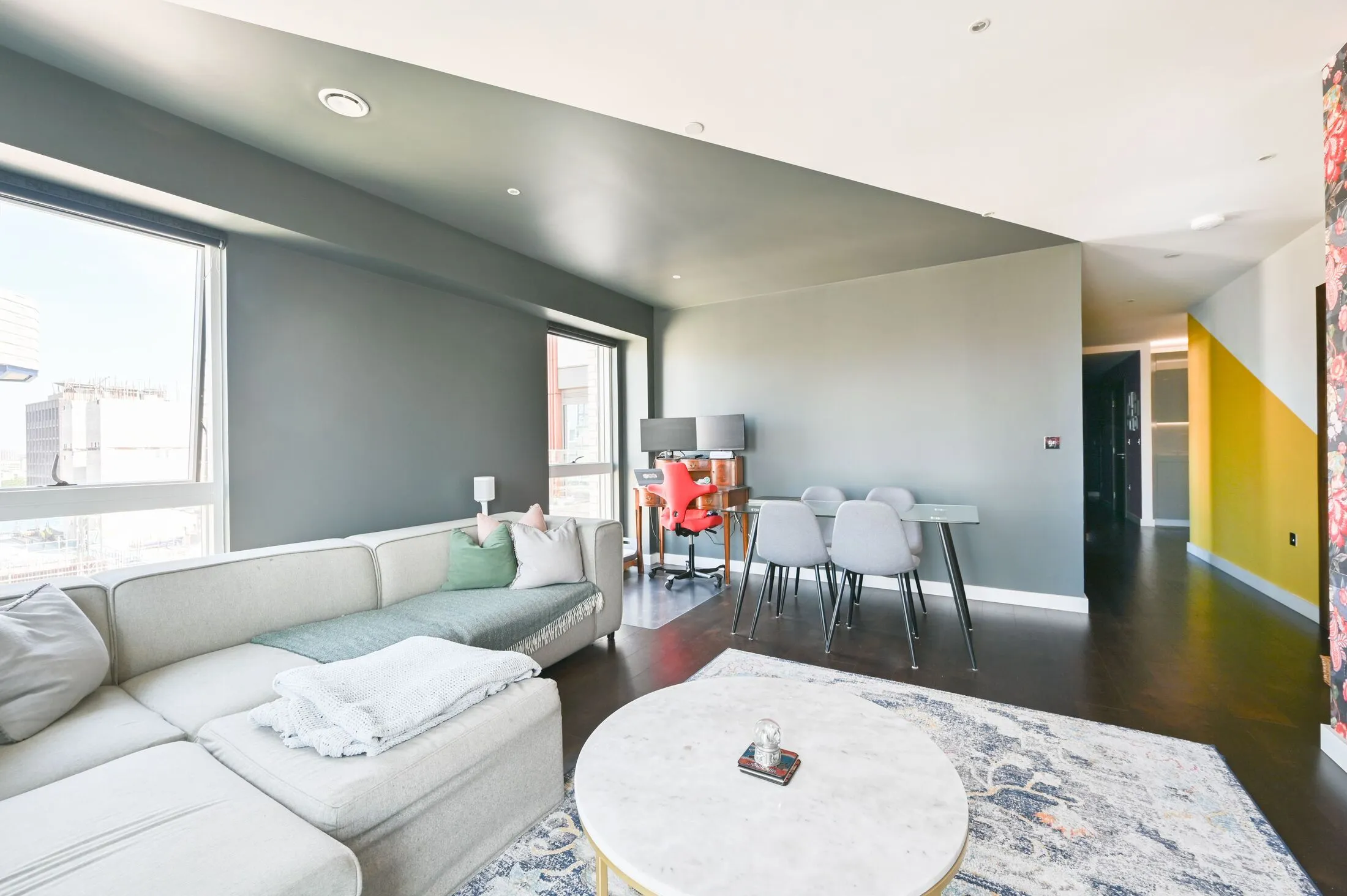Flat Malthouse Road in Greater London