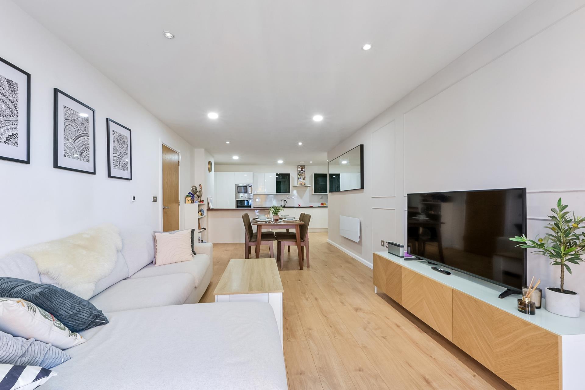 Flat Millharbour in Greater London