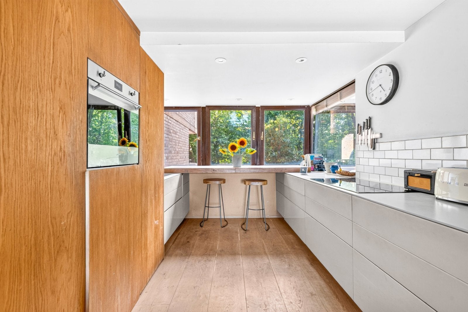 Flat Falcon Point Piazza in Greater London
