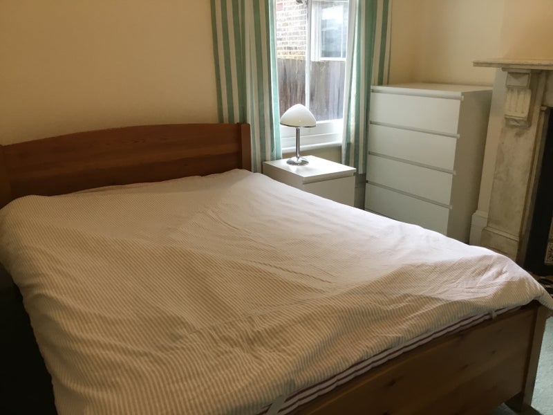 Room Waller Road in Greater London