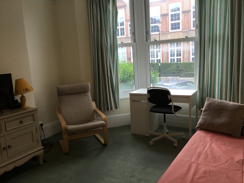 Room Waller Road in Greater London