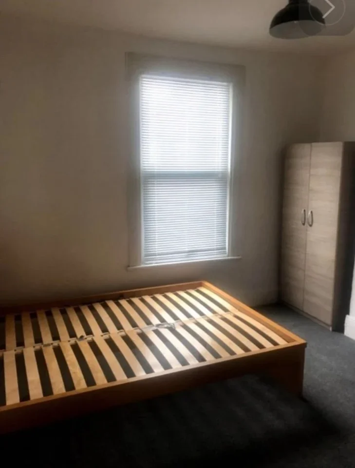 Room Pretoria Road North in Greater London