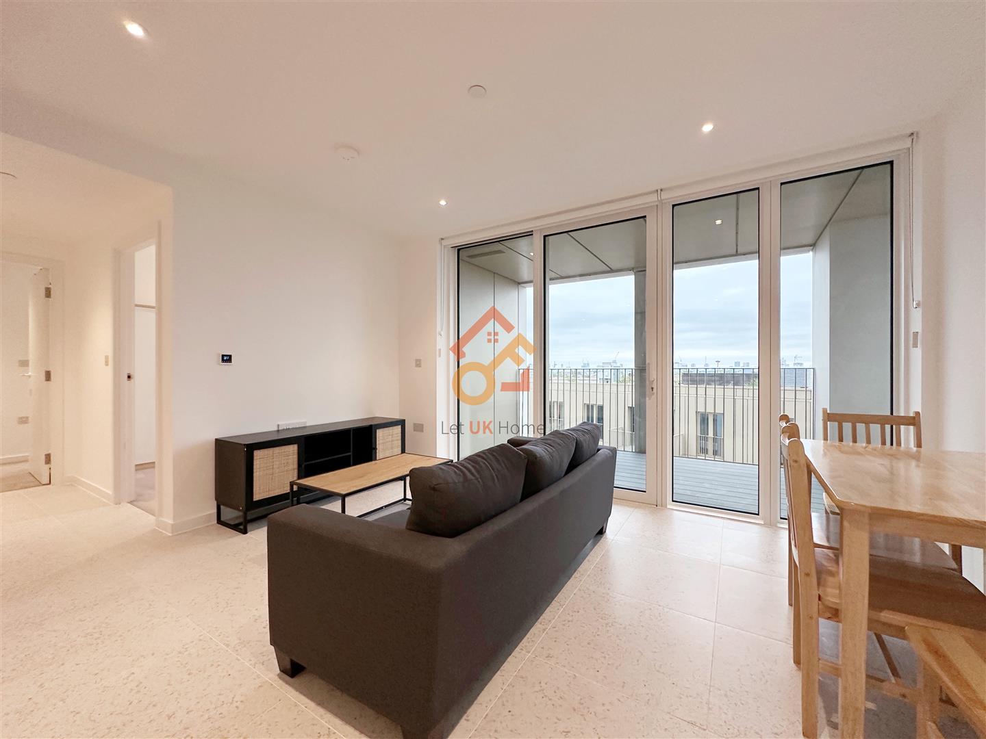 Flat Cendal Crescent in Greater London