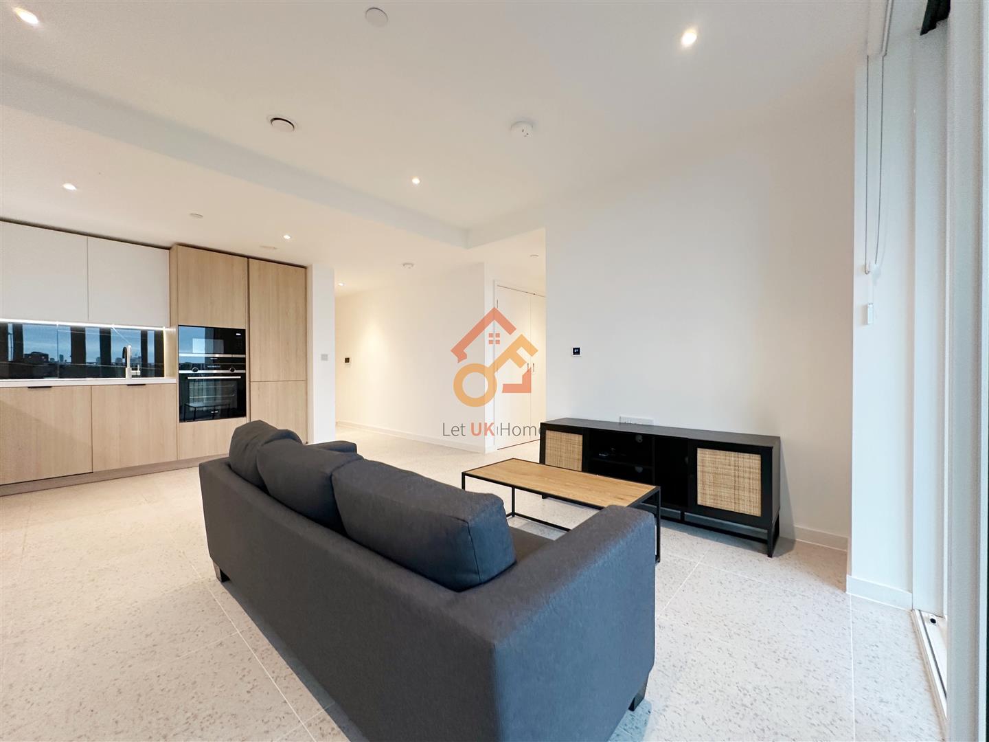 Flat Cendal Crescent in Greater London
