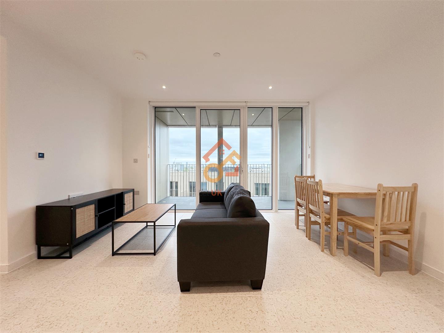 Flat Cendal Crescent in Greater London