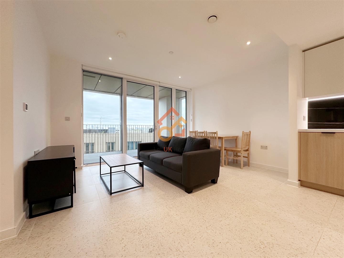 Flat Cendal Crescent in Greater London