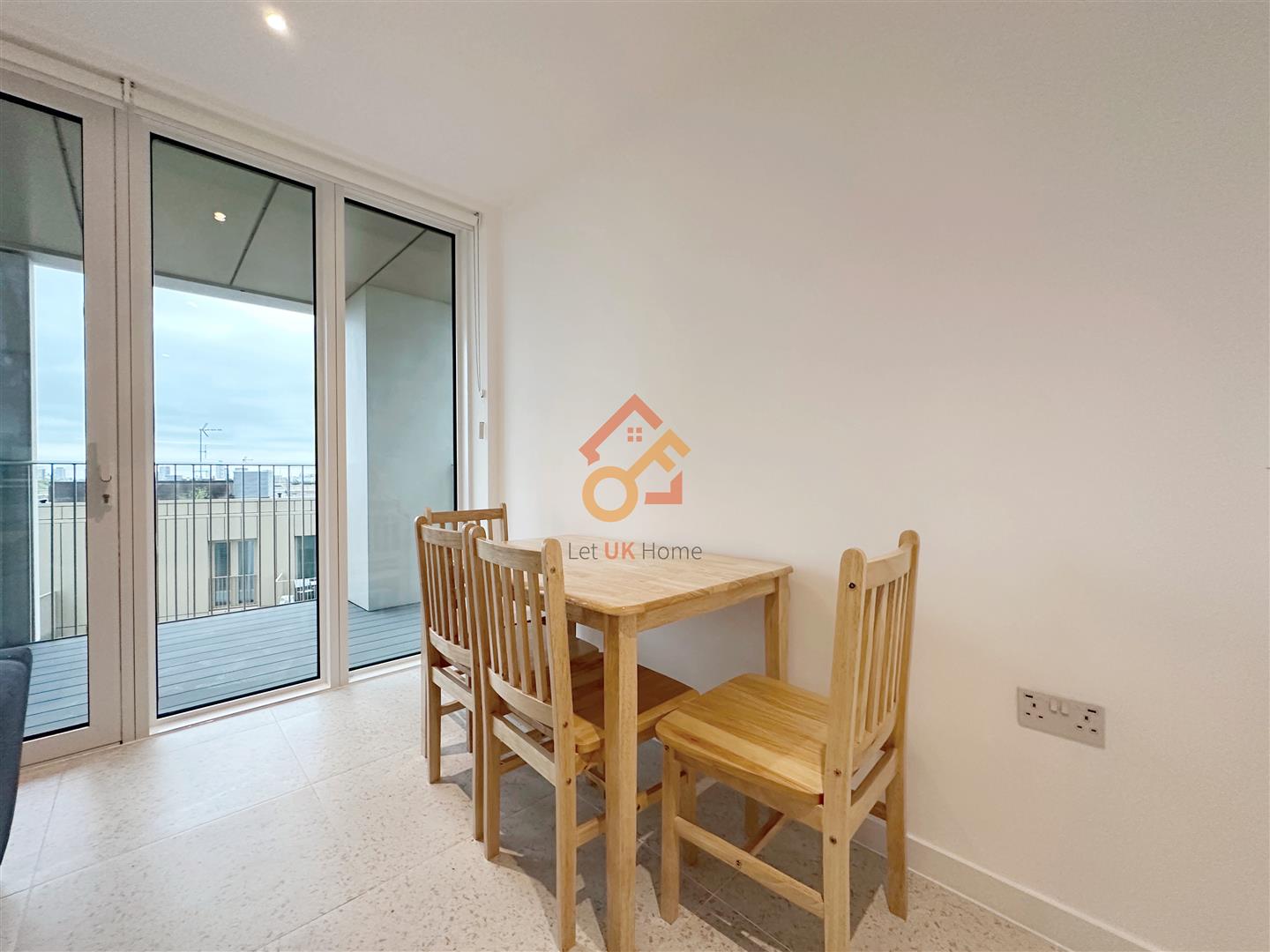 Flat Cendal Crescent in Greater London