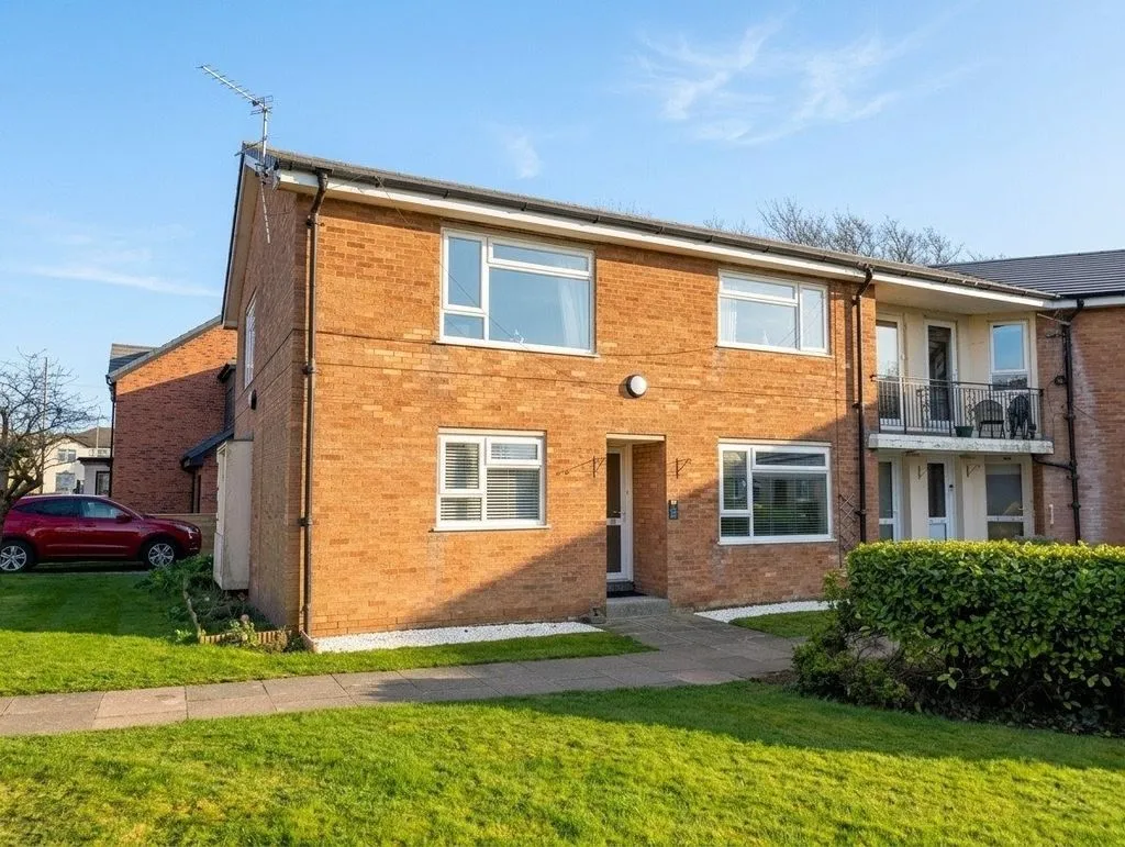 Flat Westcliffe Road in Southport