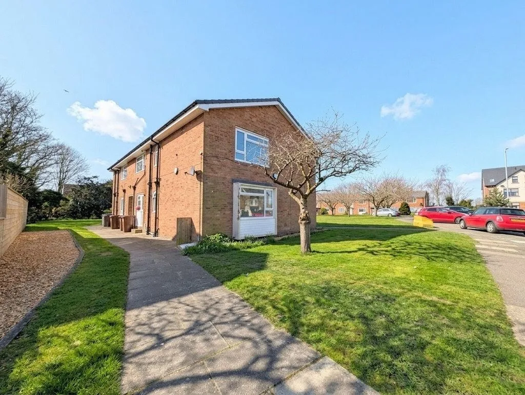 Flat Westcliffe Road in Southport