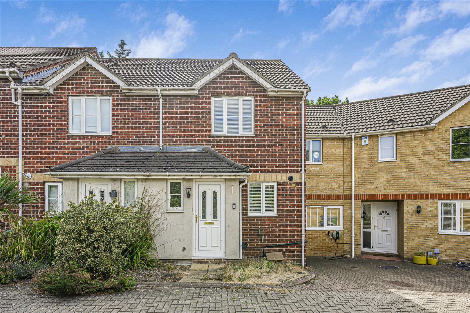House Westfield Park Drive in Greater London